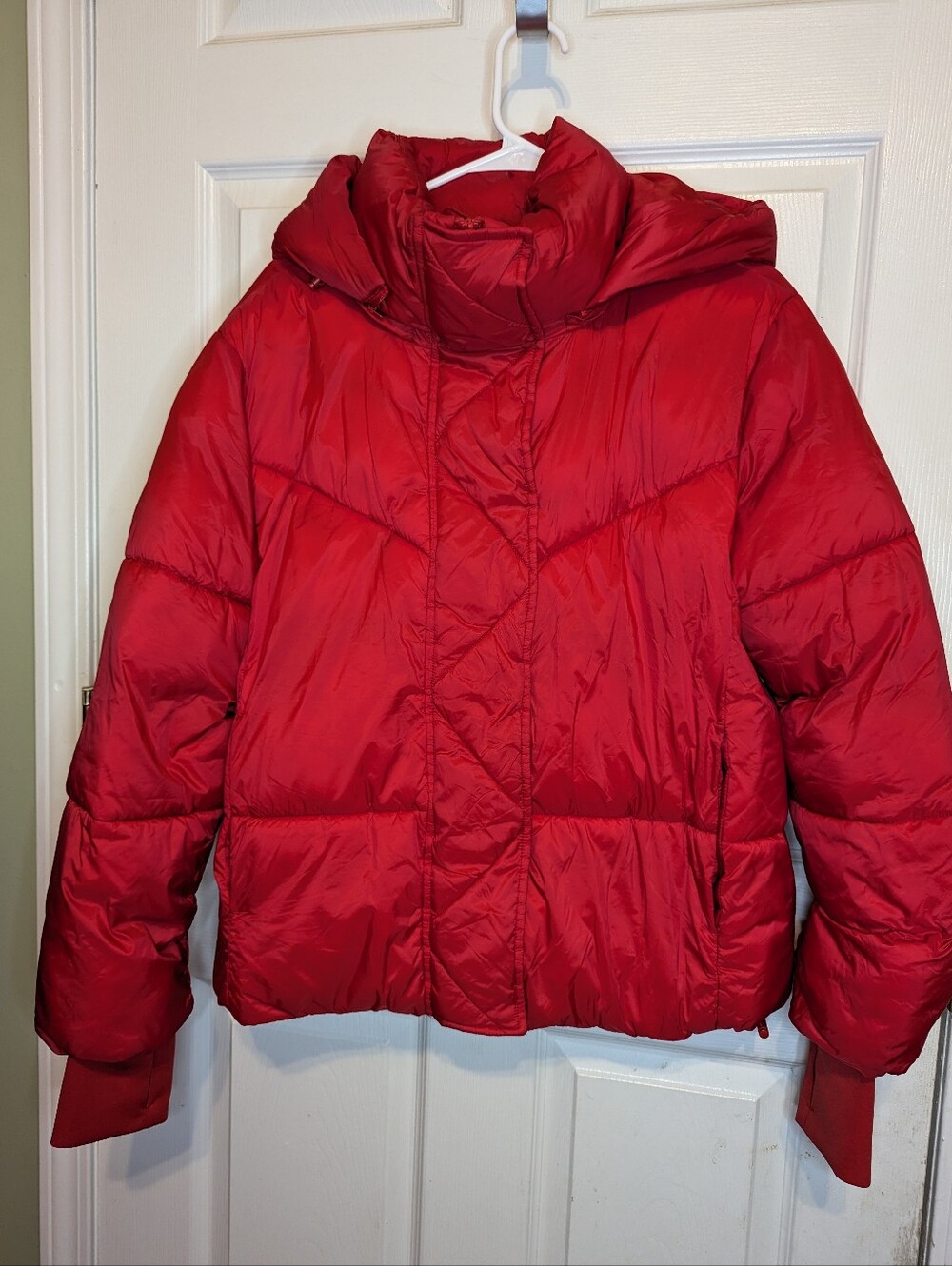 BCBGeneration Red Hooded Puffer Jacket Quilted Ski Coat Storm Cuffs Women's M